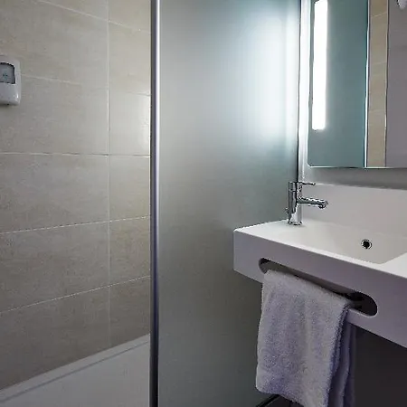 B&B Hotel Beauvais Hotel 2*