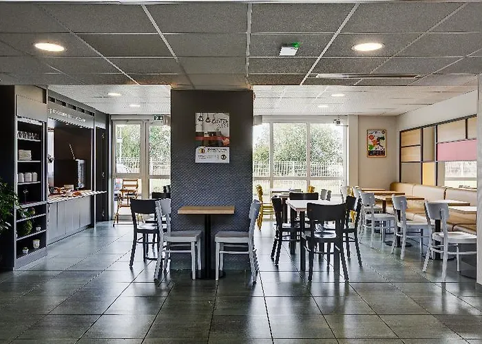 Hotel B&B Hotel Beauvais 2*